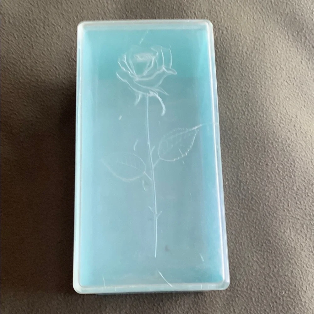 Vintage Wil-hold blue plastic container with lid. Approx 10” x 5” x 3 3/4”